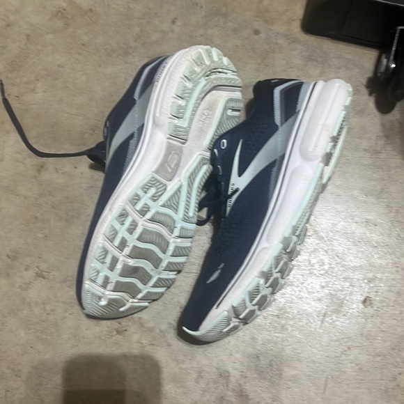 Brooks Ghost running shoes - Picture 3 of 5